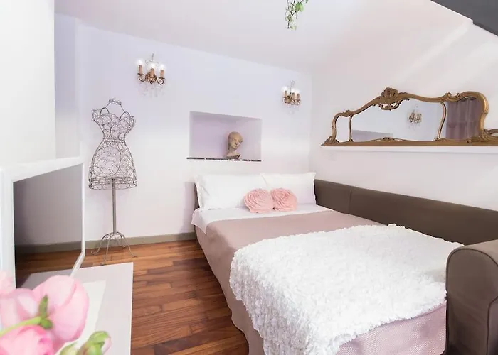 Romantic Loft Porta Venezia Apartment
